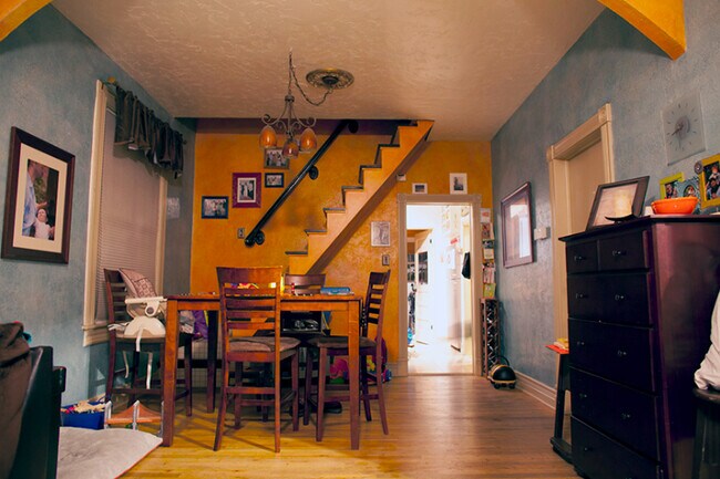 Building Photo - 825 Elati St