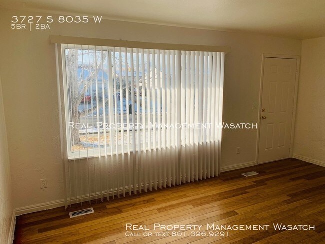 Foto del edificio - 5 Bedroom 2 Bath Magna Home!
