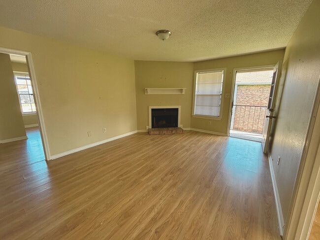 Foto del edificio - 1654 Clear Lake Ave