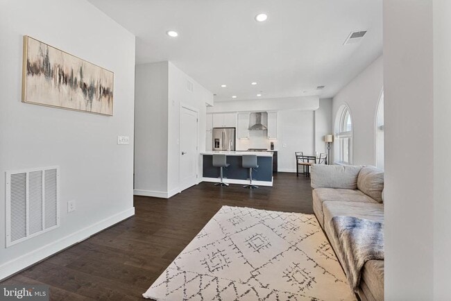 Building Photo - 635 Slaters Ln