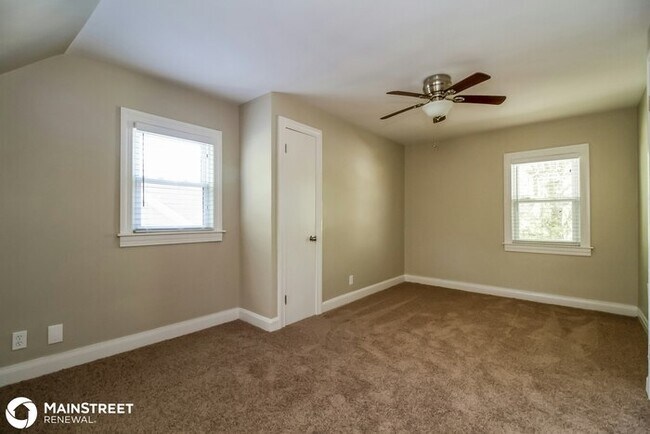 Building Photo - 4620 Hillside Dr, Louisville, KY 40216