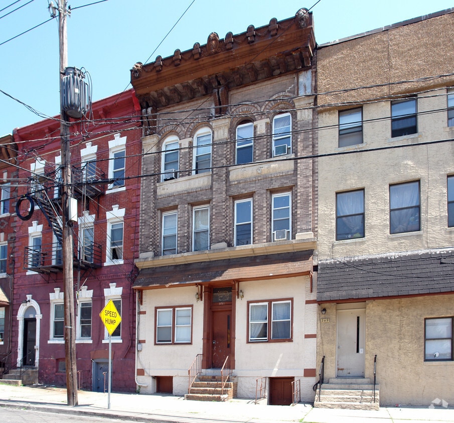 Exterior - 251 Walker St