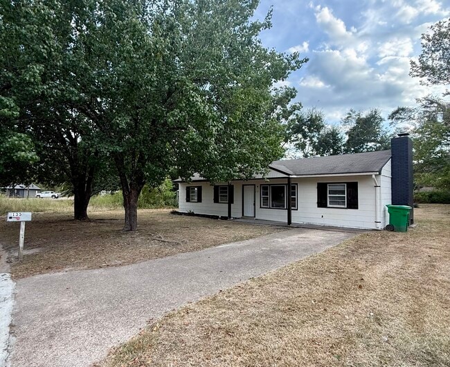 Photo - 135 Maple St House