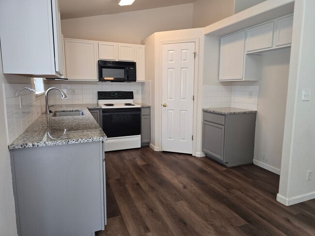 Building Photo - 3 Bedroom, 2 Bath Home for Rent