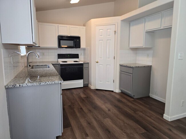 Foto del edificio - 3 Bedroom, 2 Bath Home for Rent