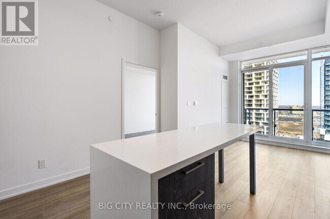 Photo du bâtiment - 8119-18119 Birchmount Rd