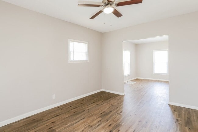 Foto del edificio - 2316 Delavan Ave
