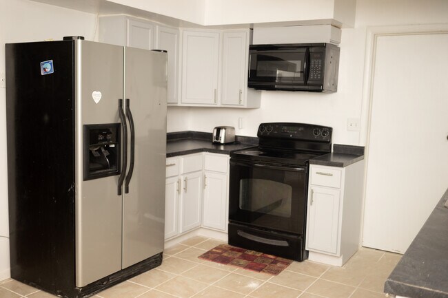 Building Photo - 1607 Sangamon Dr