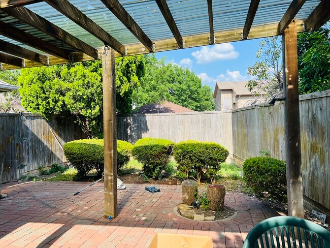 Foto del edificio - 7836 Squire Ln