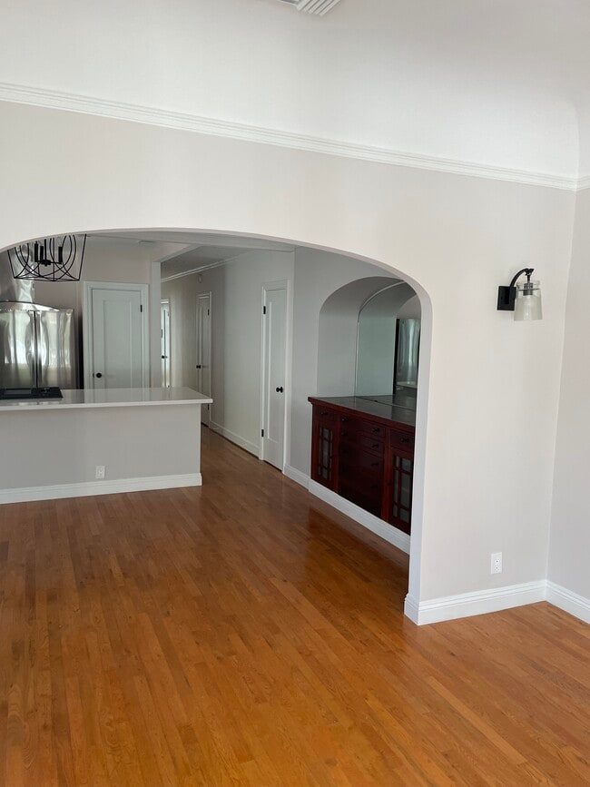 Building Photo - 845 N Kilkea Dr