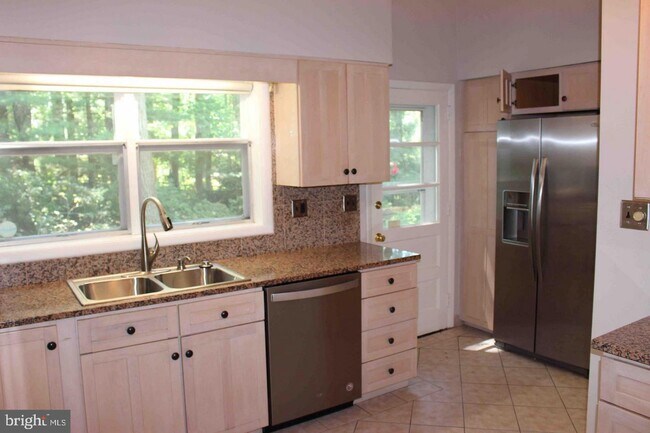 Foto del edificio - 3720 Woodland Cir