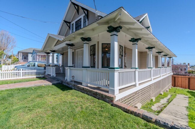 Foto del edificio - 364 Cypress Ave