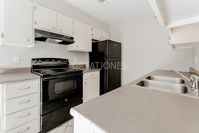 Foto del edificio - 3536 Torbay Dr