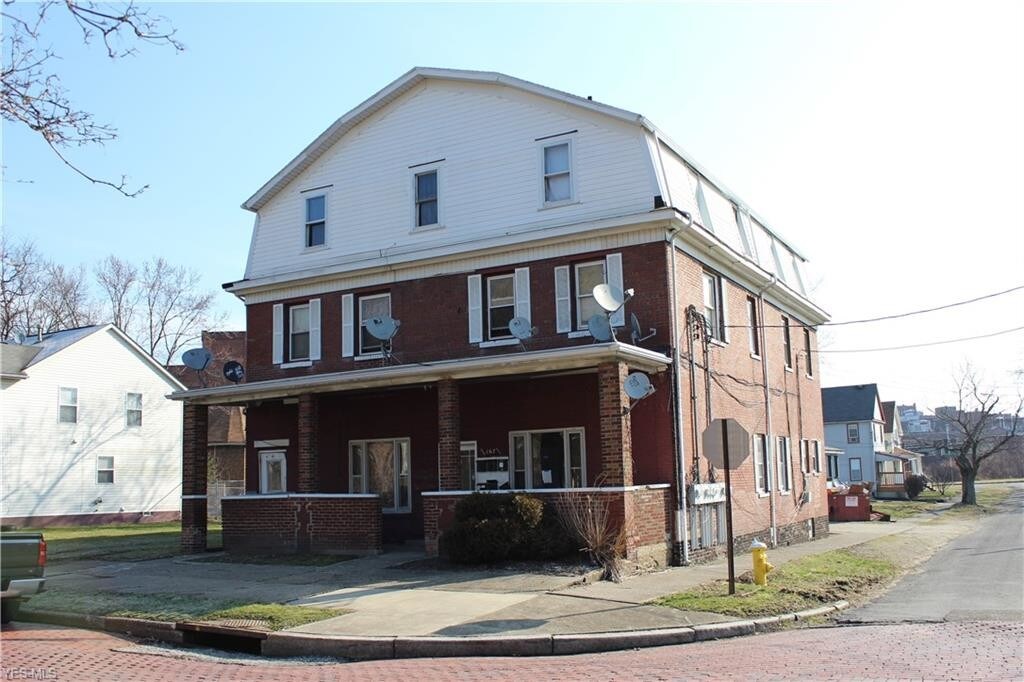 167 Chittenden St Unit 3, Akron, OH 44306 Room for Rent in Akron, OH