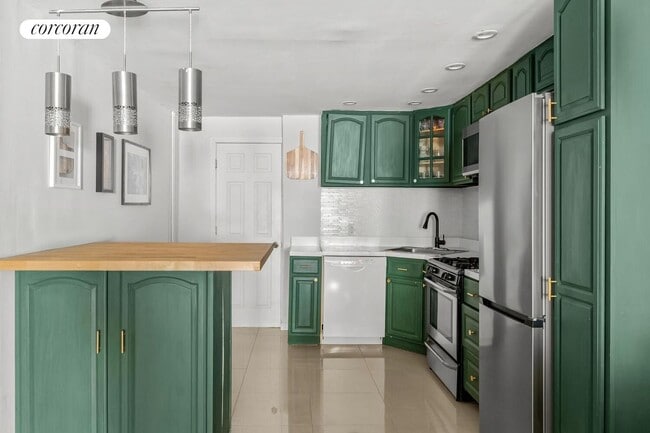 Building Photo - 91 Somers St