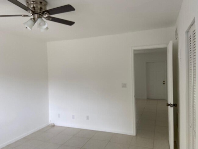 Foto del edificio - 306 E Ocean Ave
