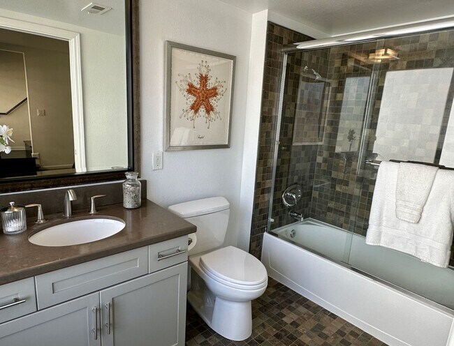 Foto del edificio - 7320 Hawthorn Ave