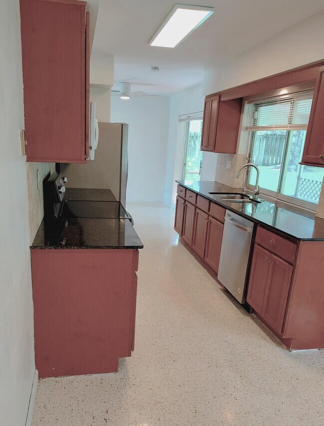 Foto del edificio - 4899 NW 5th Ave