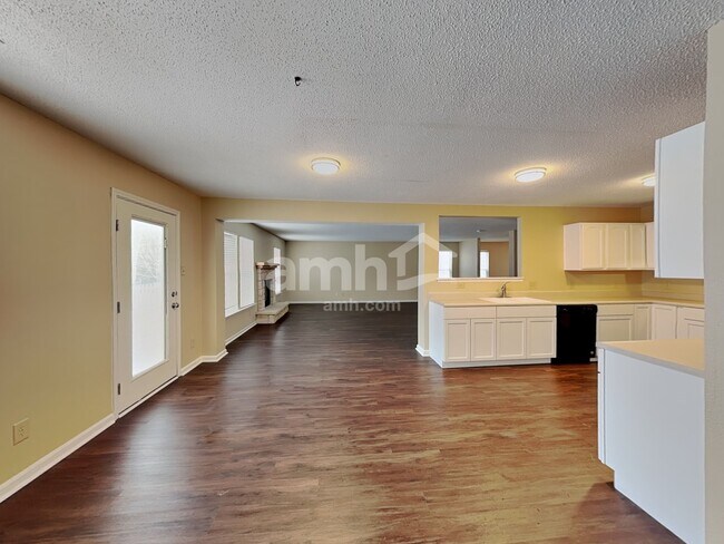 Foto del edificio - 10798 Cyrus Dr