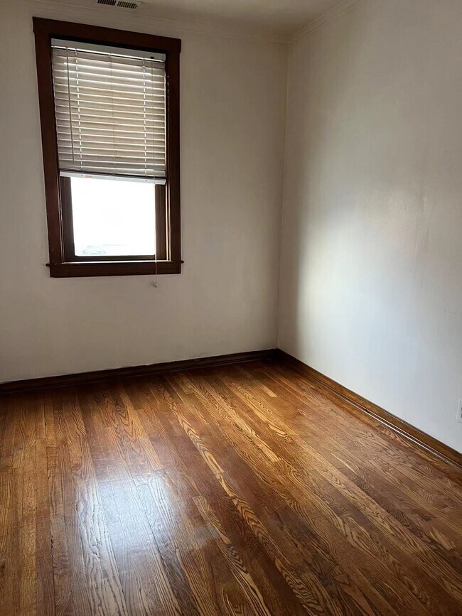Foto del edificio - 2976 S Archer Ave