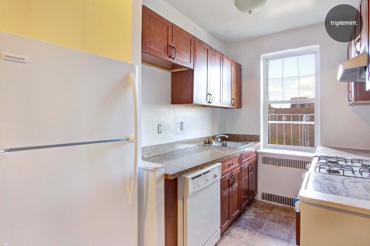 Primary Photo - 70-11 108th Street