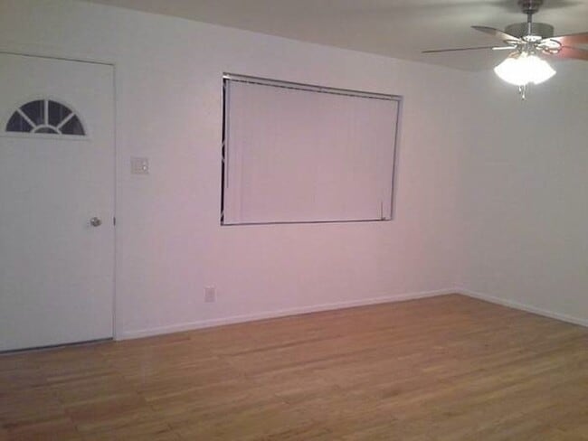 LR - 6902 E Latham St