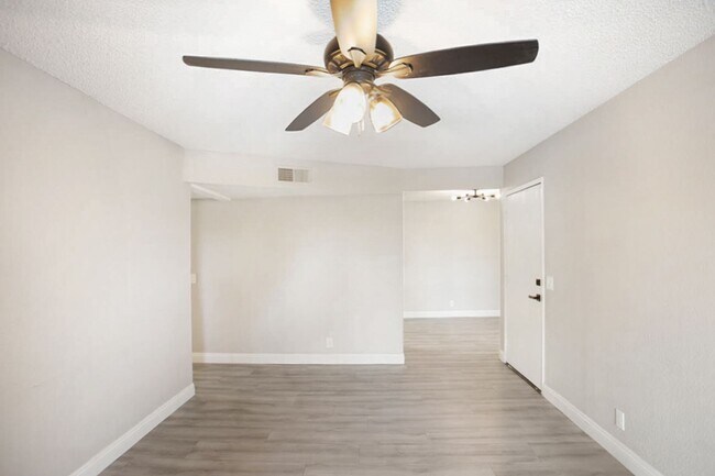 Foto del edificio - 3 Bedroom Remodeled Desert Shore Condo In Gated Community