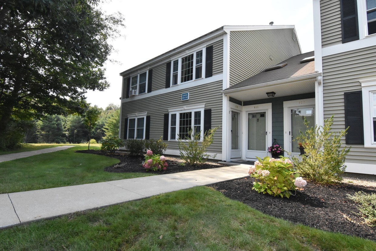 512 Springbrook Cir, Portsmouth, NH 03801 Condo for Rent in