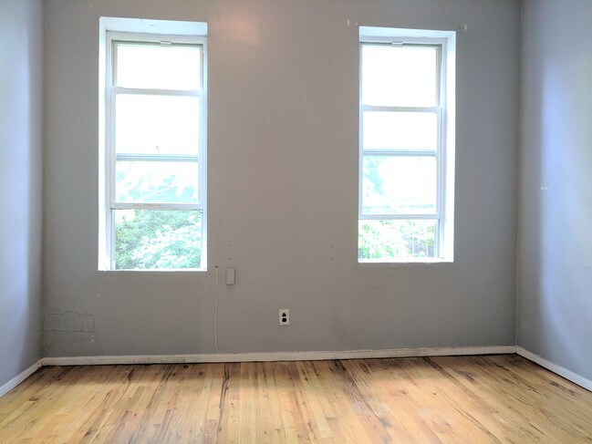 Building Photo - 903 Metropolitan Ave