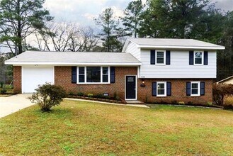 Building Photo - 3308 Cranbrook Dr