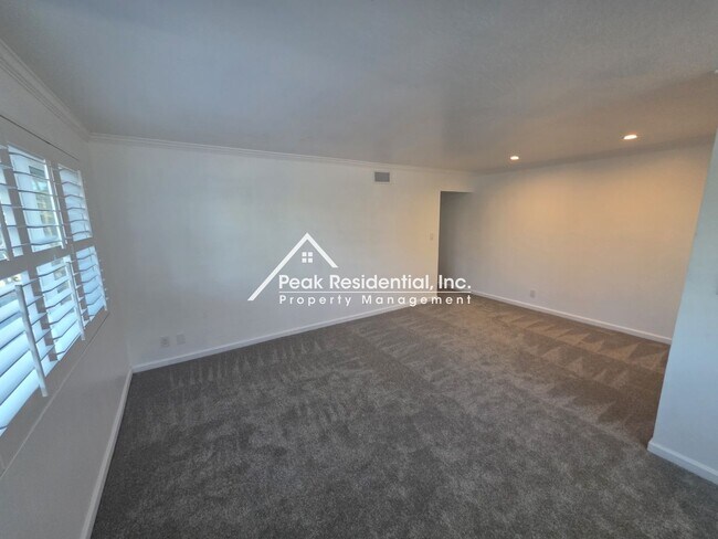 Foto del edificio - Updated 2bd/1ba Foothill Farms Condo with Carport