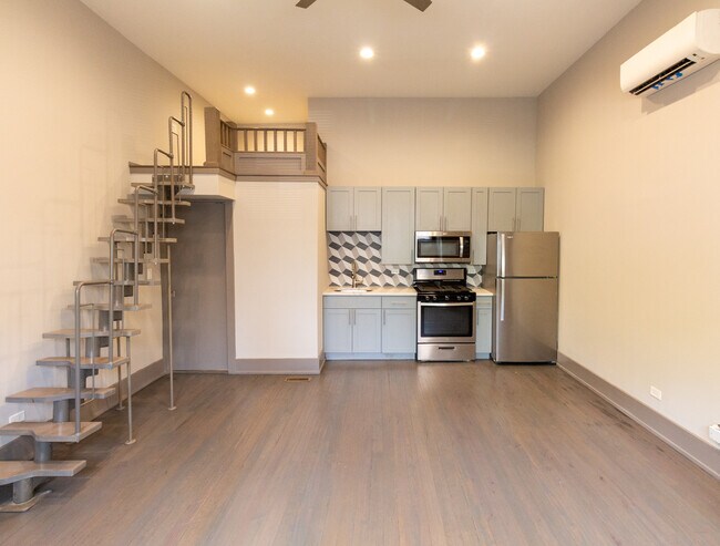 Foto del edificio - 2957 N Avers Ave