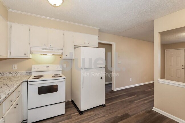 Building Photo - 2828 Lumpkin Rd