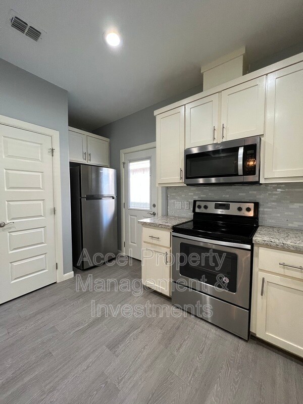 Foto del edificio - 413 Downing Ave