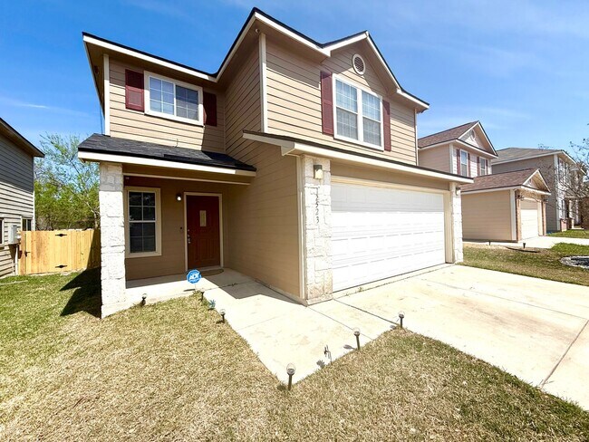 Building Photo - **MOVE-IN SPECIAL** AVAILABLE NOW! Two Sto...