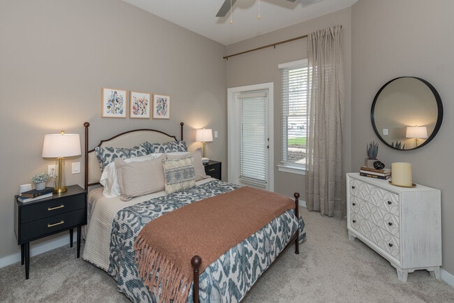 Building Photo - Acclaim at Cary Pointe