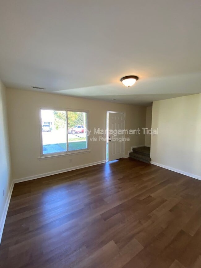 Building Photo - 726 19th St