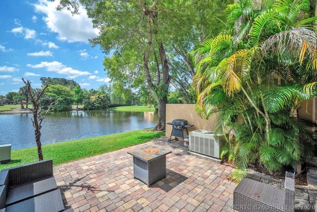 Building Photo - 740 E Coco Plum Cir