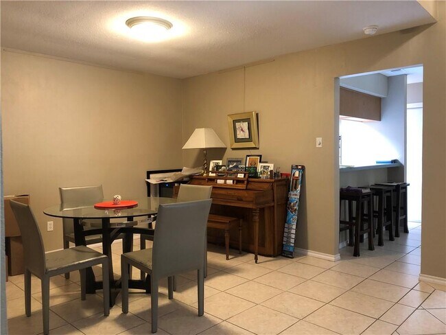 Building Photo - 4003 Ridgeline Dr
