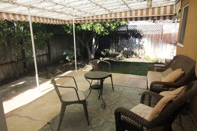 Foto del edificio - 12305 Laurel Terrace Dr