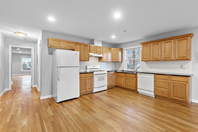 Foto del edificio - 69 Abbett Ave