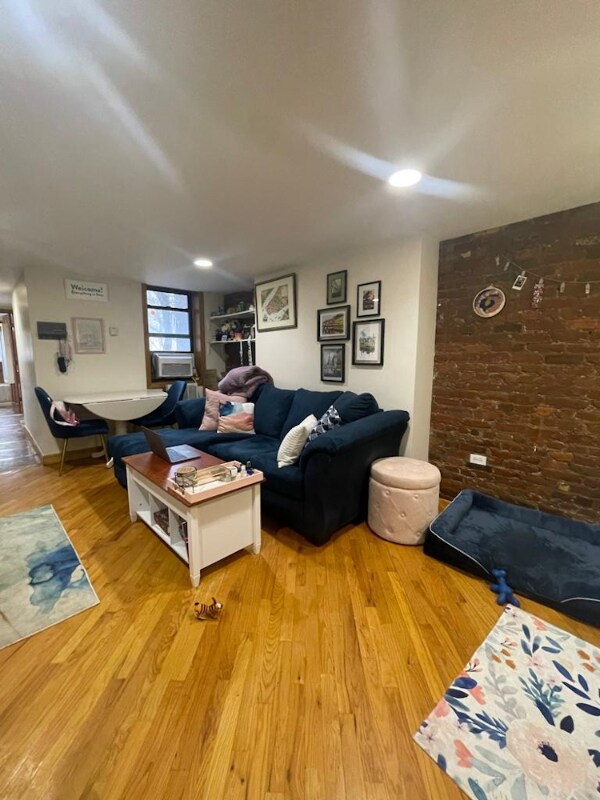 Primary Photo - 126 E 7th St