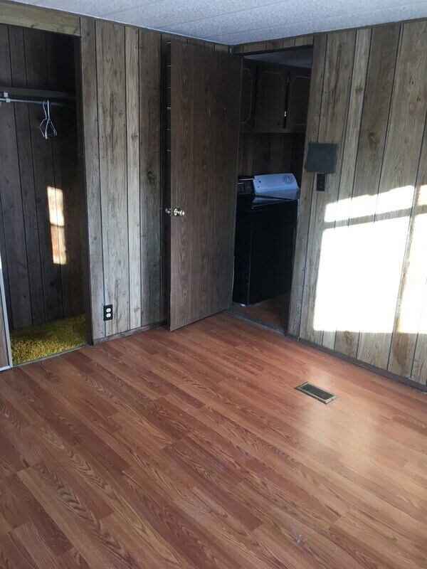 Primary Photo - 1241 Webster Ln