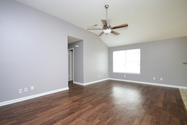 Building Photo - 105 Oakline Dr