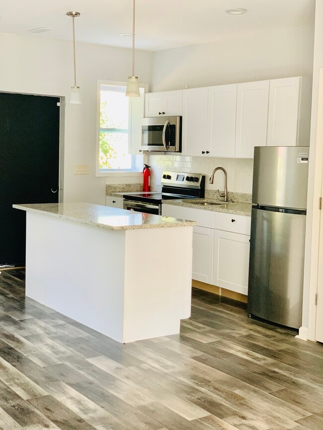 Kitchen/Dining Area - 3604 Oakmont Ave
