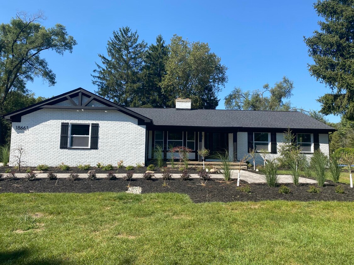 Foto principal - 18661 Laurel Dr