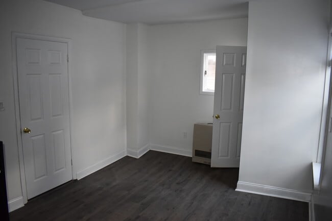 Building Photo - 122 Intervale Ave