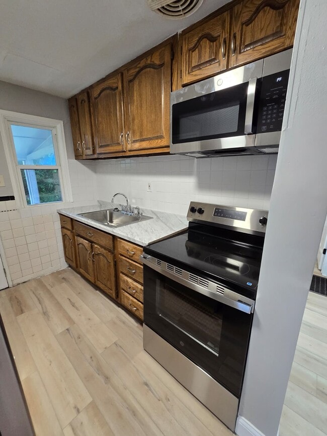 Building Photo - 7723 Monroe Dr