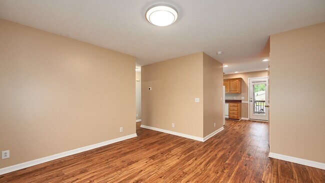 Building Photo - Now Showing: 2BR, 1 1/2BA condo