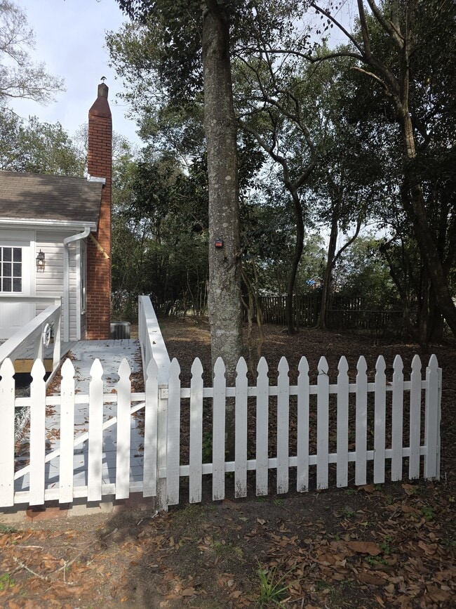 Building Photo - 705 E Water Ave